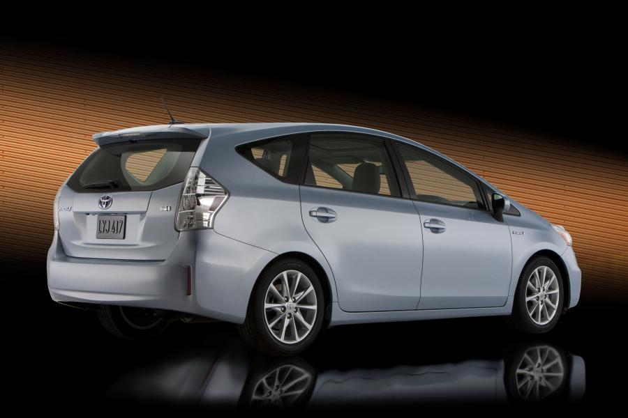 Toyota Prius V 2011 года  (фото 75 из 208)